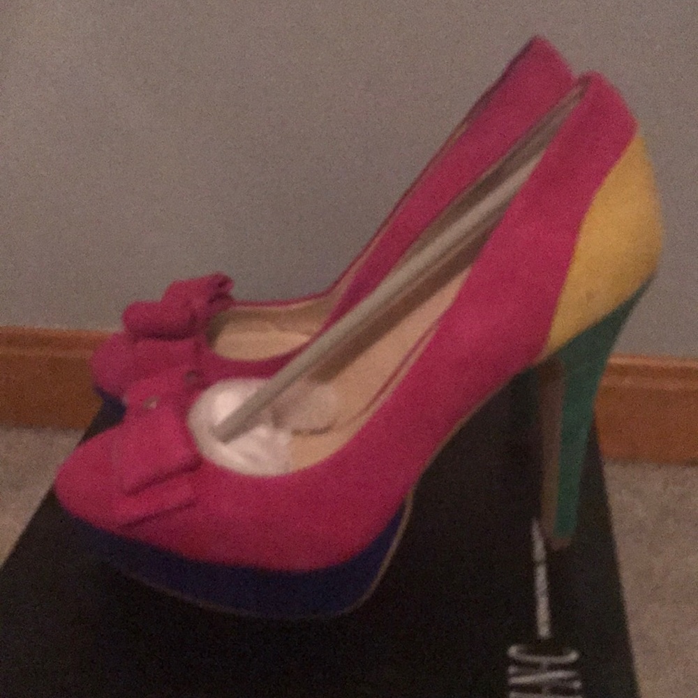 Multi Color Pumps - Picture 2 of 4